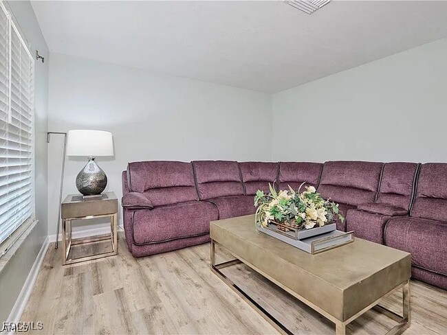 4240 SE 3rd Ave in Cape Coral, FL - Building Photo - Building Photo