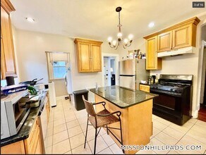 45 Cherokee St, Unit 3 in Boston, MA - Foto de edificio - Building Photo