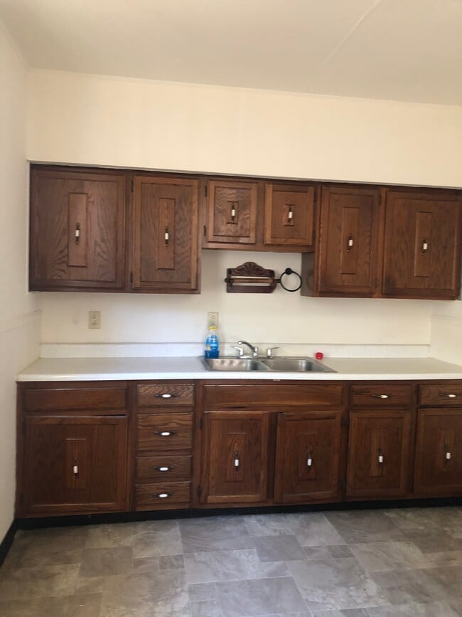 122 Greydon Ave, Unit 2 Bedroom duplex in Mckees Rocks, PA - Building Photo - Building Photo