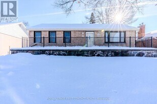 23 Shannon St in Barrie, ON - Building Photo