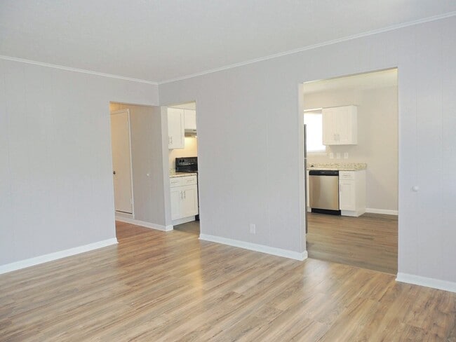 5611 Lafayette Ave in Maple Heights, OH - Building Photo - Building Photo