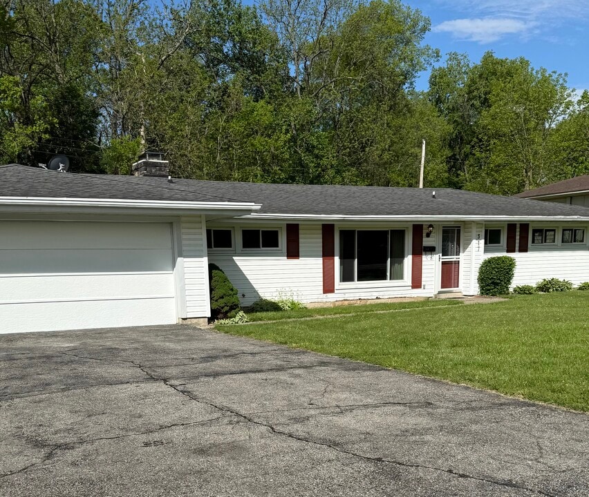 317 West Dr in Connersville, IN - Building Photo