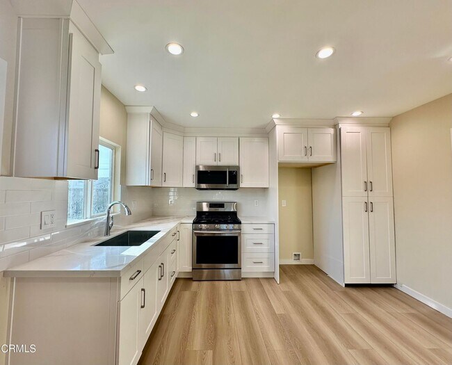 8213 Oswego St in Los Angeles, CA - Building Photo - Building Photo
