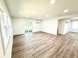 10 Delson Ln in Saugerties, NY - Building Photo