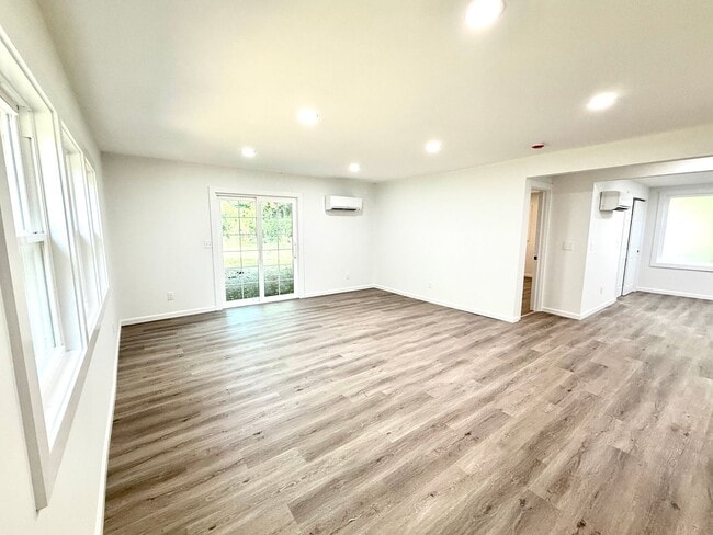 property at 10 Delson Ln