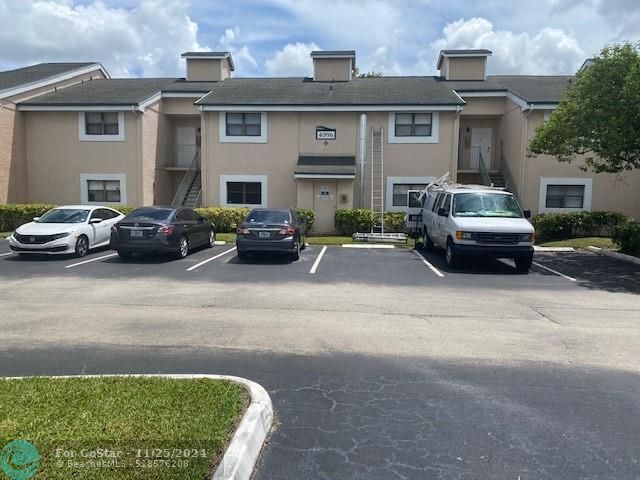 4096 N Pine Island Rd in Sunrise, FL - Building Photo