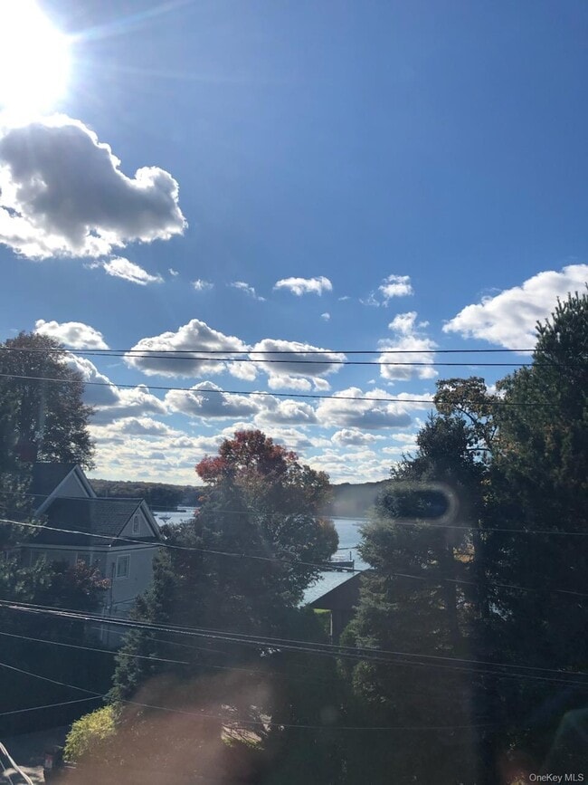 76 Bayview Ave in Northport, NY - Building Photo - Building Photo