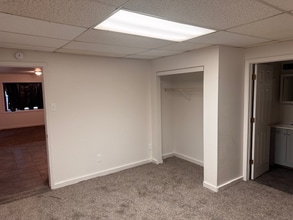 30 St Gregory Dr in Sauget, IL - Foto de edificio - Building Photo