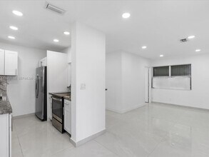 4331 SW 31st Dr in West Park, FL - Building Photo - Building Photo