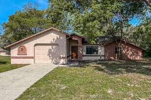 13371 Maureen Ave in Spring Hill, FL - Building Photo