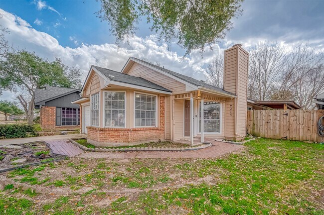 9215 Golden Meadow Dr in Houston, TX - Building Photo - Building Photo