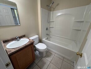 22 Ohear Ave in Enfield, CT - Building Photo - Building Photo