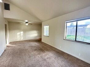 1431 Marsh Rd in Eureka, CA - Building Photo - Building Photo