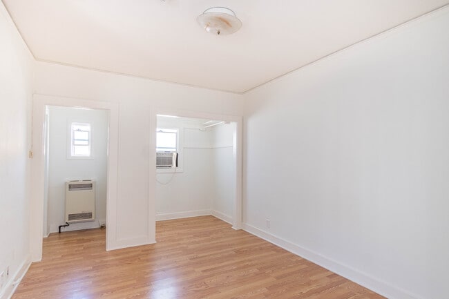 612 Parkman Ave, Unit 1/2