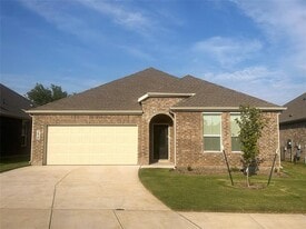 1916 Monchino Pl in Providence Village, TX - Building Photo