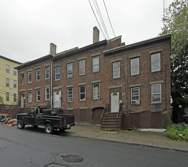 35-39 Ryle Ave in Paterson, NJ - Foto de edificio - Building Photo