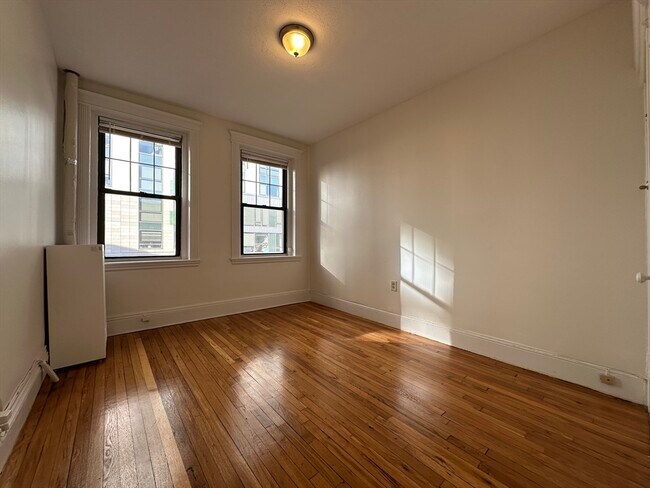31 Peterborough St-Unit -10 in Boston, MA - Building Photo - Building Photo