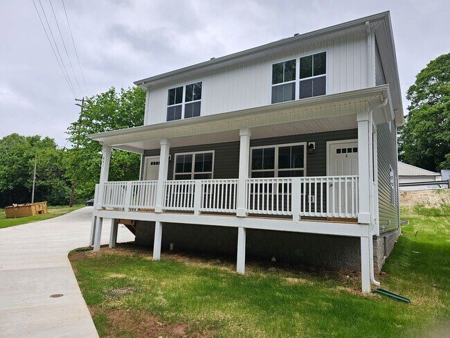 841 Cumberland Dr in Clarksville, TN - Building Photo - Building Photo
