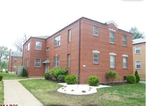 5820 Sunshine Dr in St. Louis, MO - Building Photo