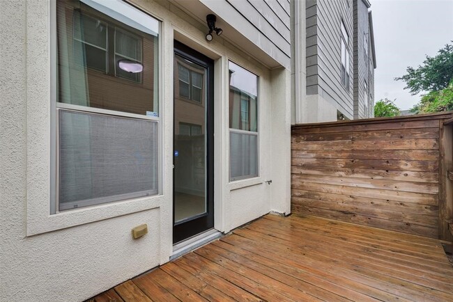 property at 2002 Blodgett St