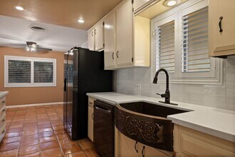 6412 Manchester Ln in Bakersfield, CA - Building Photo - Building Photo