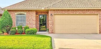 11405 NW 121st Pl in Yukon, OK - Building Photo