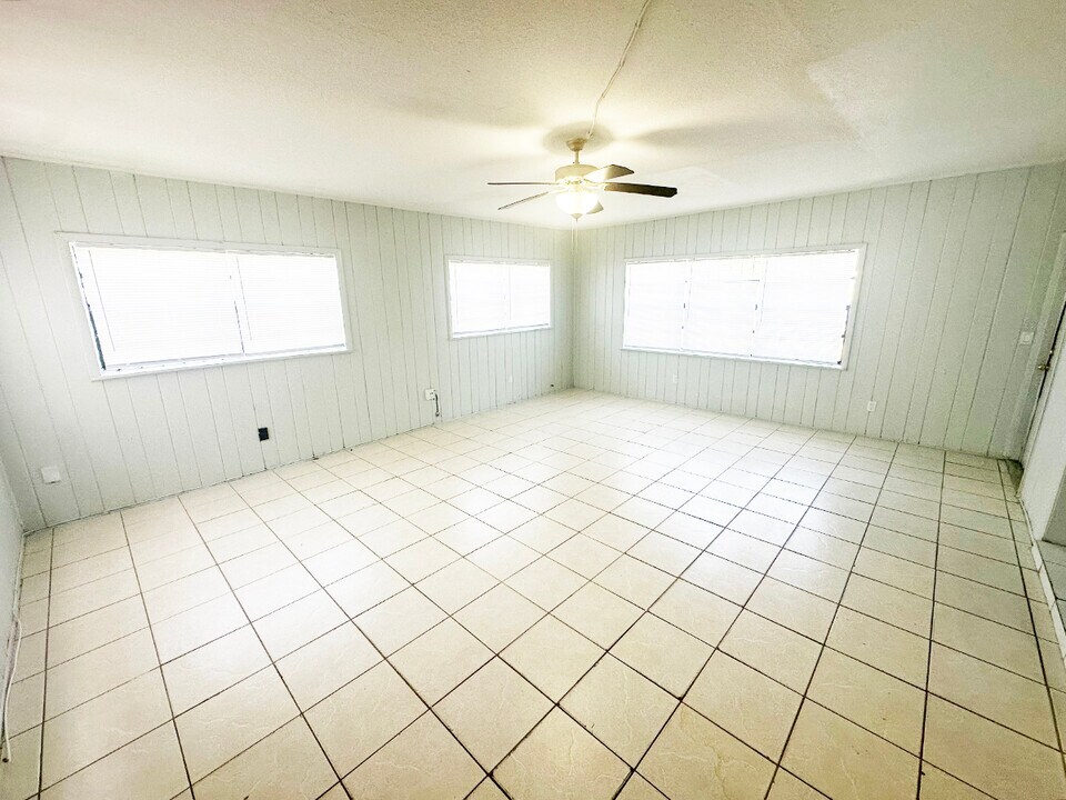 15310 NW 31st Ave in Opa Locka, FL - Building Photo
