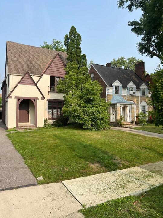 3718 Gridley Rd in Shaker Heights, OH - Building Photo