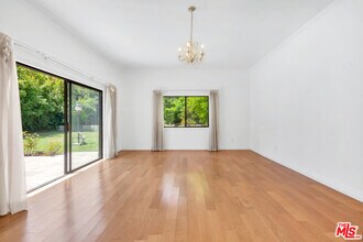 11717 Chenault St in Los Angeles, CA - Building Photo - Building Photo