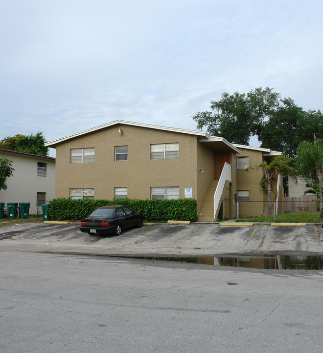 3731-3741 SW 60th Ave in Fort Lauderdale, FL - Building Photo