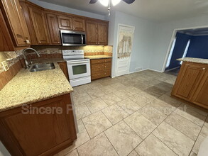 2321 N Peniel Ave in Bethany, OK - Foto de edificio - Building Photo