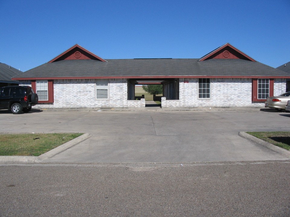 408 Date Palm in Donna, TX - Foto de edificio