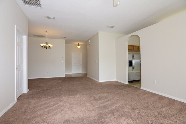 34325 Smart Dr in Zephyrhills, FL - Foto de edificio - Building Photo