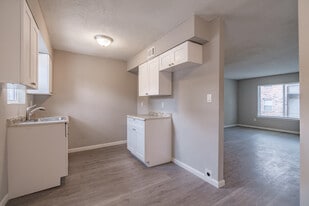 Camelot Manor in Memphis, TN - Building Photo