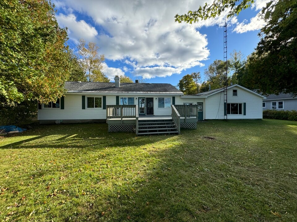 17502 Birch St in Alpena, MI - Building Photo