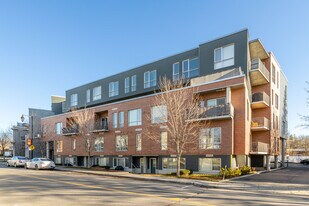 670-680 Bord du Lac Rd in Dorval, QC - Building Photo