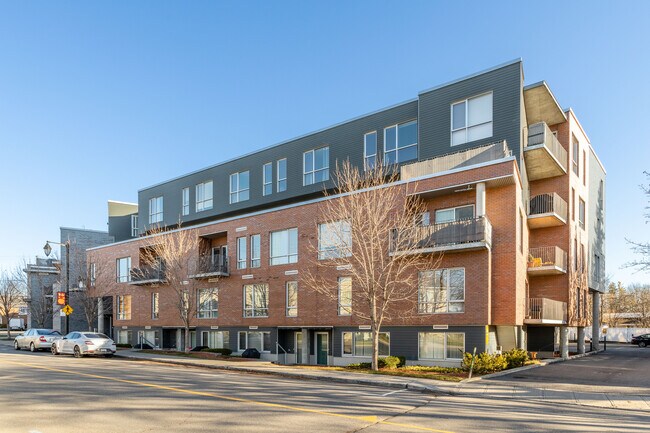 670-680 Bord du Lac Rd