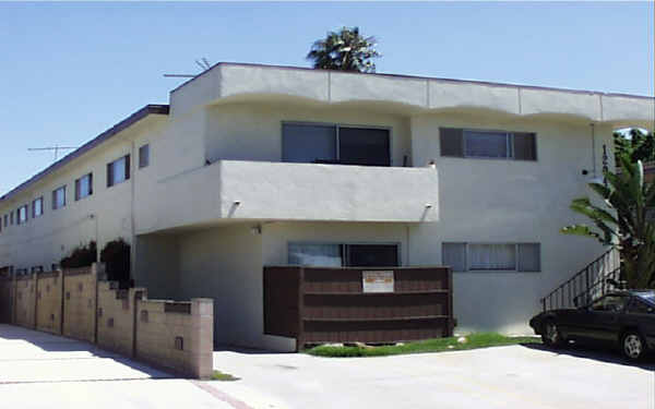 12940 Walsh Ave in Los Angeles, CA - Building Photo