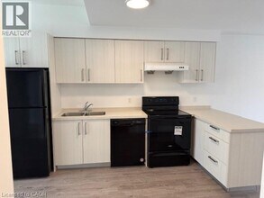 32 Waterleaf Trl in Welland, ON - Building Photo - Building Photo