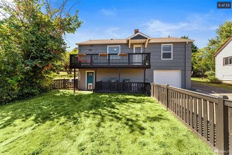 2136 N Callow Ave in Bremerton, WA - Building Photo - Building Photo