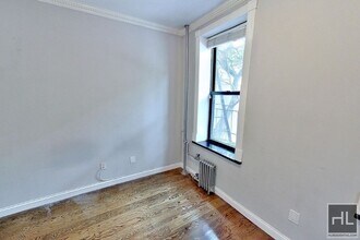 E 5TH ST., Unit B1 in New York, NY - Foto de edificio - Building Photo