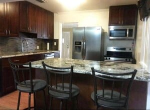6437 SW 39th Ter in Miami, FL - Building Photo - Building Photo