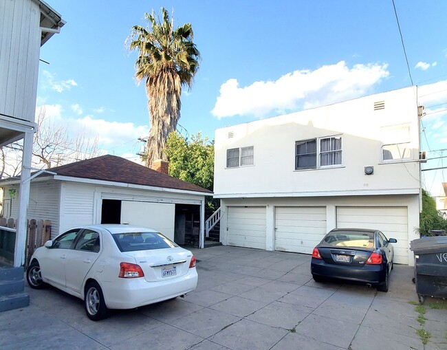 664 N Normandie Ave in Los Angeles, CA - Building Photo - Building Photo