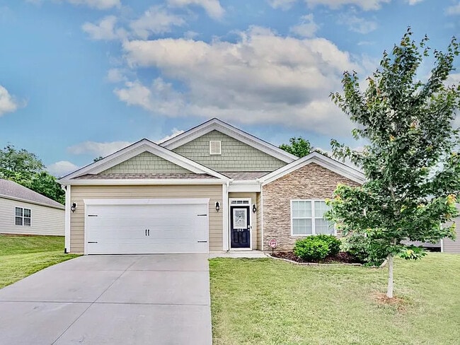 245 Hartwood Lake Ln in Greer, SC - Building Photo - Building Photo