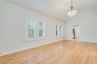 512 E 49th St in Austin, TX - Building Photo - Building Photo