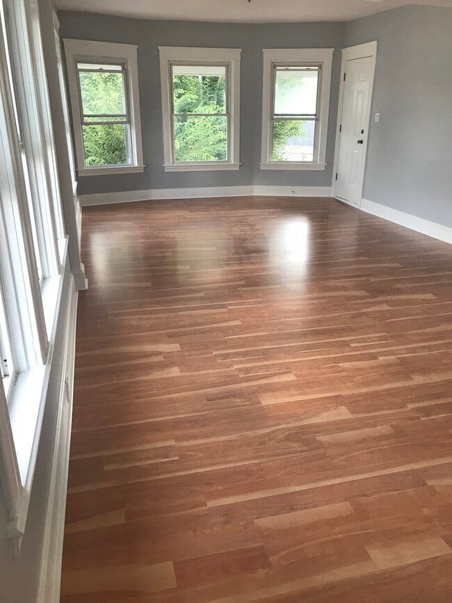 107 Reservoir Ave, Unit 3rd Floor in Pawtucket, RI - Foto de edificio - Building Photo