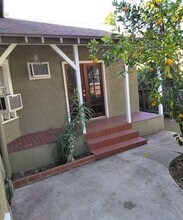 819 N Dos Robles Pl, Unit A in Alhambra, CA - Foto de edificio - Building Photo