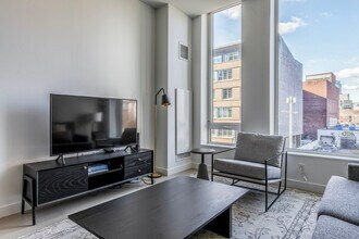 370 Harrison Ave in Boston, MA - Building Photo - Building Photo