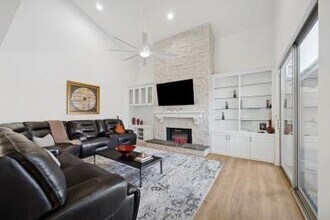 3029 Bering Dr in Houston, TX - Building Photo - Building Photo