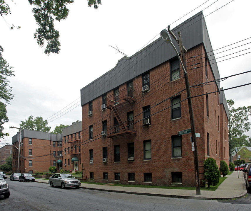 44-56 Parkway N in Yonkers, NY - Building Photo